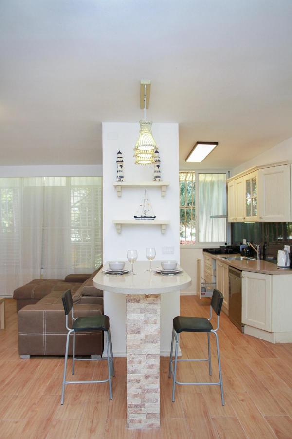 Apartments4You Betti Бат-Ям Экстерьер фото